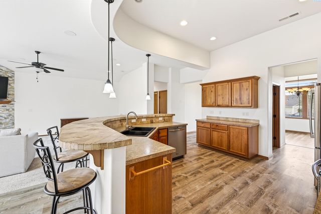 4209 Norma Loop, West Richland, WA 99353