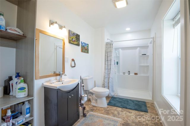 23 N 226 Highway, Bakersville, NC 28705