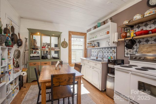 23 N 226 Highway, Bakersville, NC 28705