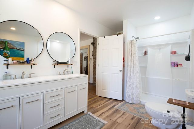 23 N 226 Highway, Bakersville, NC 28705