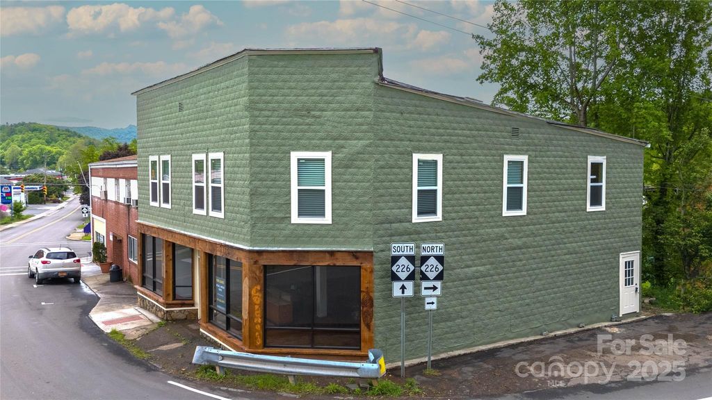 23 N 226 Highway, Bakersville, NC 28705