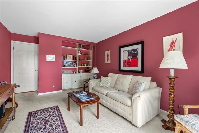 1350 N Western Avenue 205, Lake Forest, IL 60045