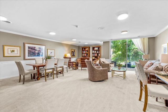 1350 N Western Avenue 205, Lake Forest, IL 60045