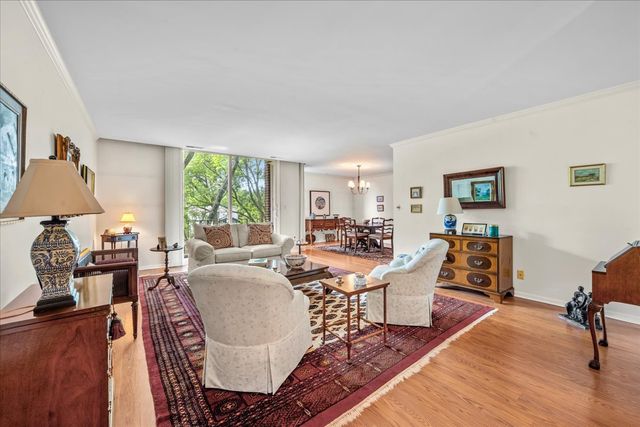 1350 N Western Avenue 205, Lake Forest, IL 60045