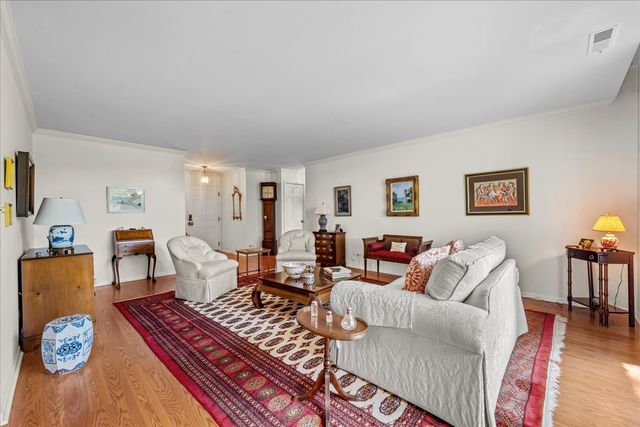 1350 N Western Avenue 205, Lake Forest, IL 60045