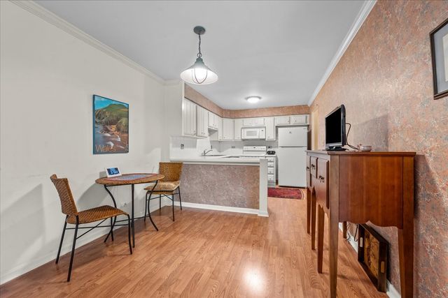 1350 N Western Avenue 205, Lake Forest, IL 60045