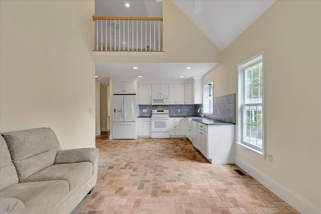 11 Stratford Ridge UNIT 11, Mashpee, MA 02649