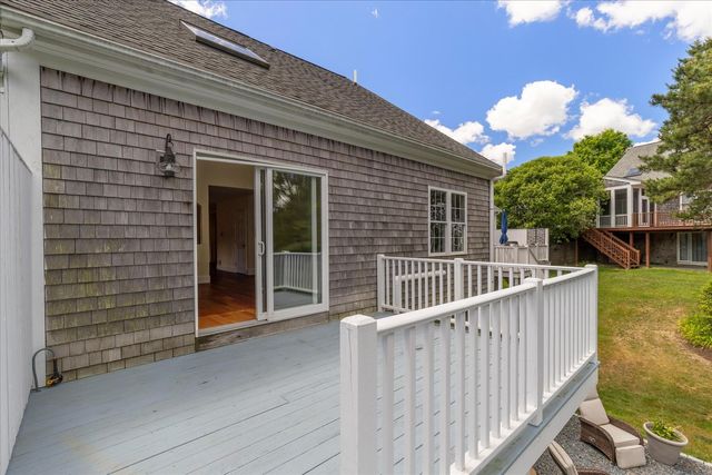 11 Stratford Ridge UNIT 11, Mashpee, MA 02649