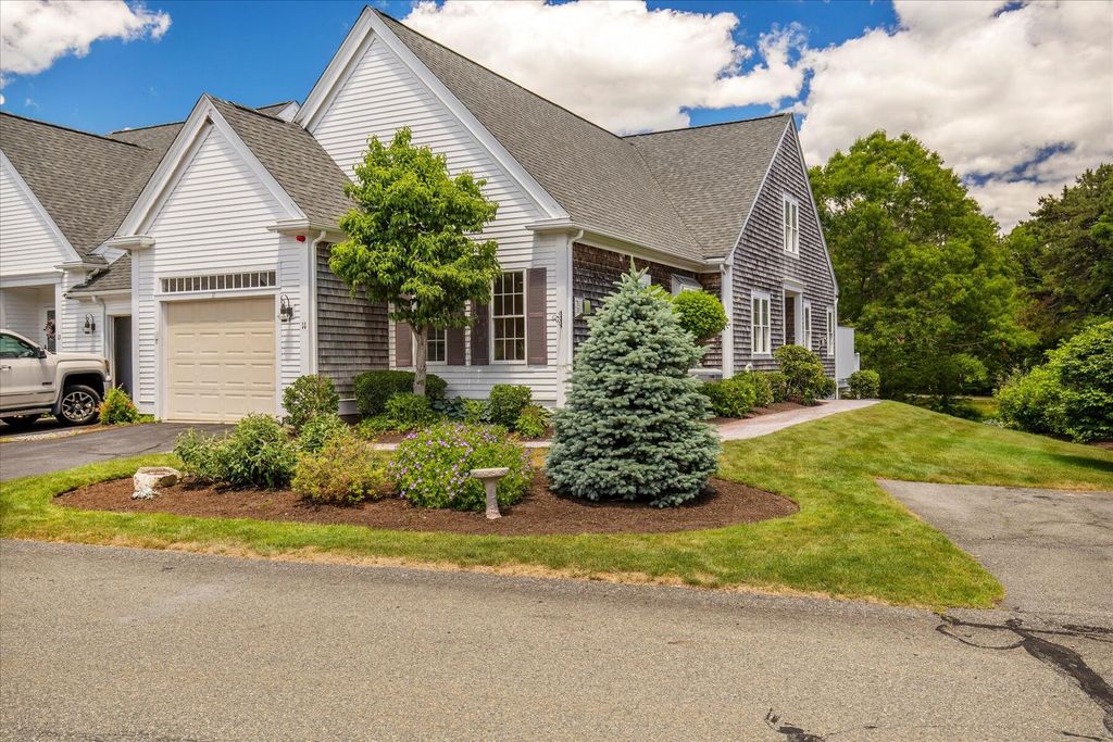 11 Stratford Ridge UNIT 11, Mashpee, MA 02649