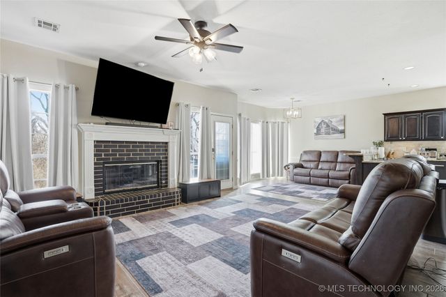 1761 Holly Avenue, Sand Springs, OK 74063