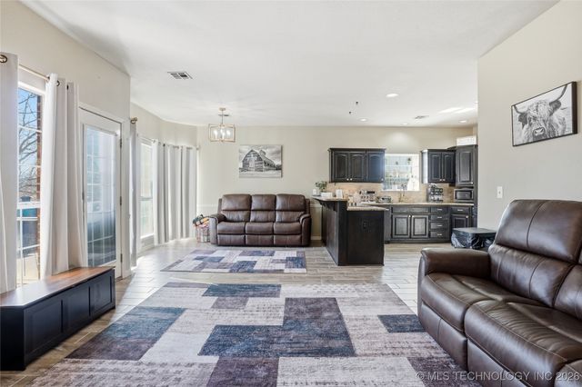 1761 Holly Avenue, Sand Springs, OK 74063