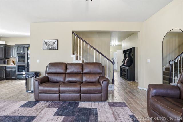 1761 Holly Avenue, Sand Springs, OK 74063