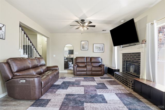 1761 Holly Avenue, Sand Springs, OK 74063