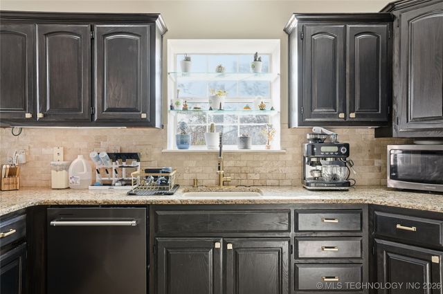 1761 Holly Avenue, Sand Springs, OK 74063