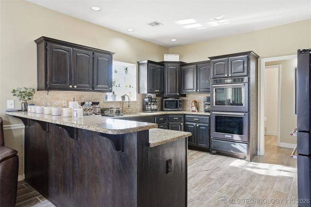 1761 Holly Avenue, Sand Springs, OK 74063