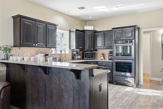 1761 Holly Avenue, Sand Springs, OK 74063