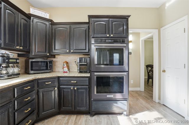 1761 Holly Avenue, Sand Springs, OK 74063