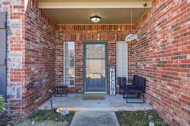 1761 Holly Avenue, Sand Springs, OK 74063