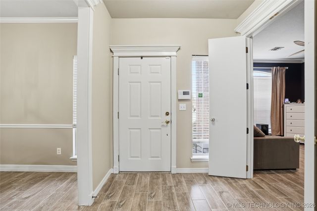 1761 Holly Avenue, Sand Springs, OK 74063