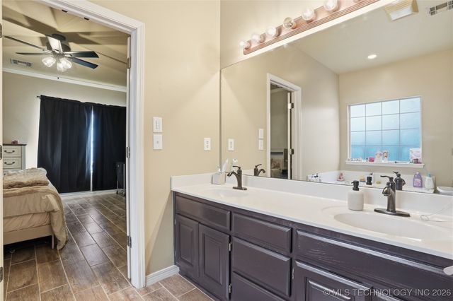 1761 Holly Avenue, Sand Springs, OK 74063