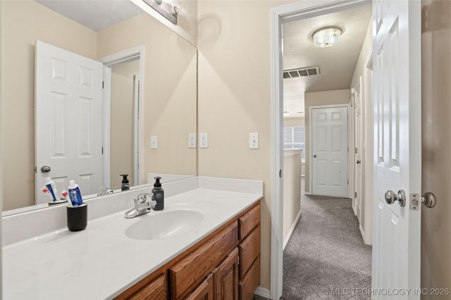 1761 Holly Avenue, Sand Springs, OK 74063