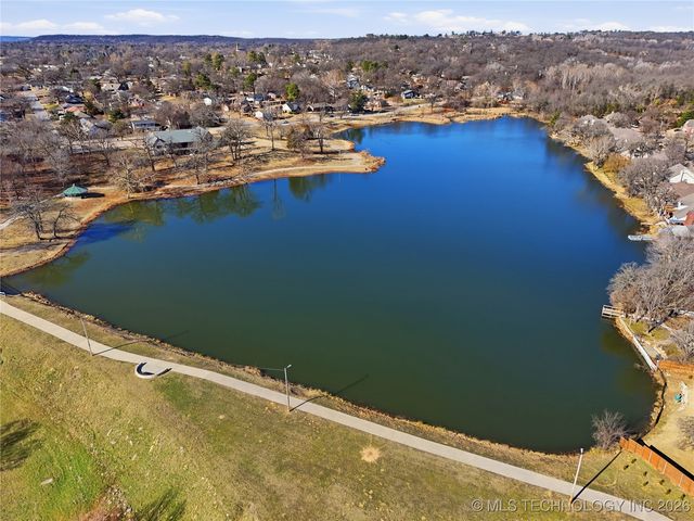 1761 Holly Avenue, Sand Springs, OK 74063