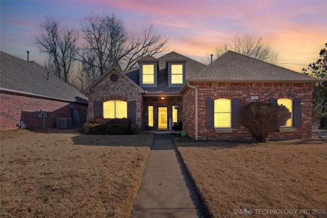 1761 Holly Avenue, Sand Springs, OK 74063
