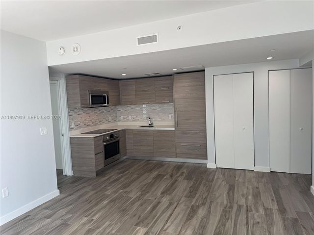 1300 S Miami Ave 4007, Miami, FL 33130