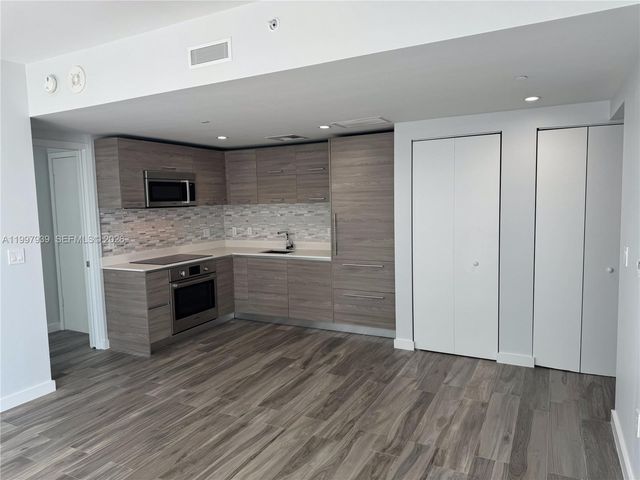 1300 S Miami Ave 4007, Miami, FL 33130