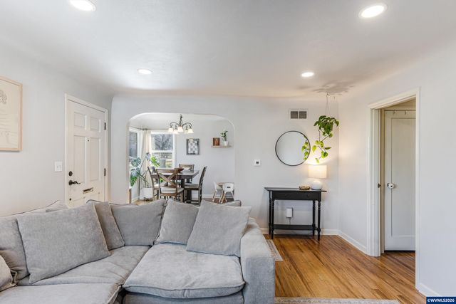 1895 20th St NE, Salem, OR 97301