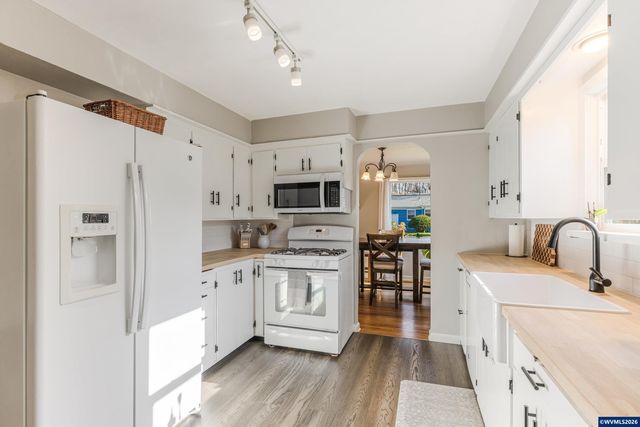 1895 20th St NE, Salem, OR 97301