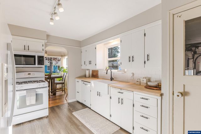 1895 20th St NE, Salem, OR 97301