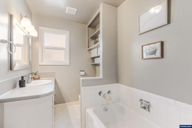 1895 20th St NE, Salem, OR 97301