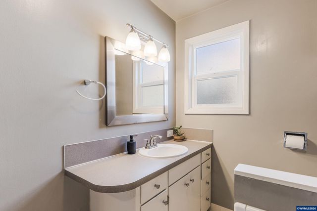 1895 20th St NE, Salem, OR 97301