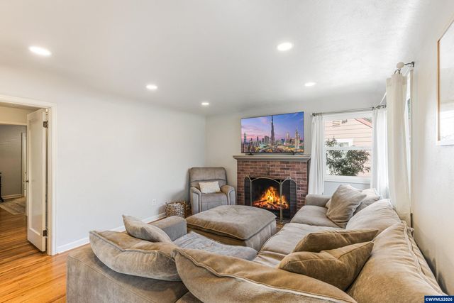 1895 20th St NE, Salem, OR 97301