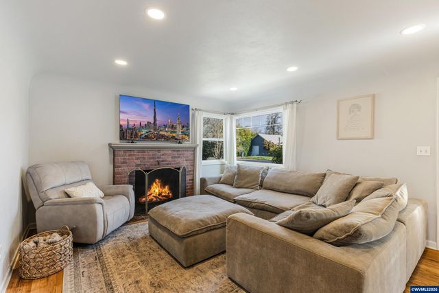 1895 20th St NE, Salem, OR 97301