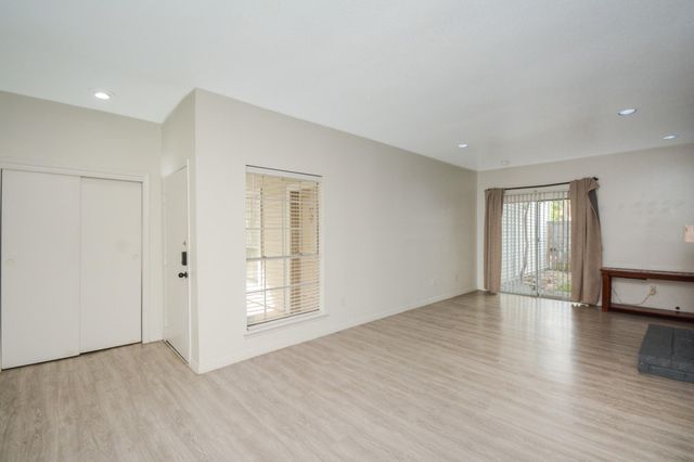 9809 Richmond Avenue H10, Houston, TX 77042