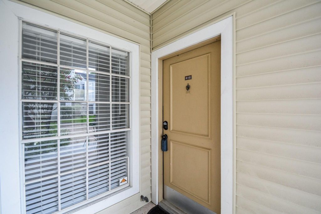 9809 Richmond Avenue H10, Houston, TX 77042