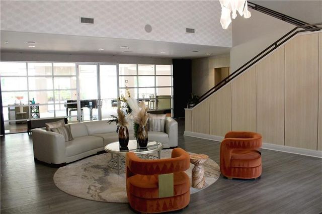 711 Cosmopolitan Drive NE 223, Atlanta, GA 30324