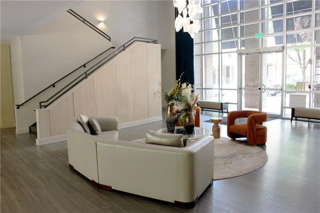 711 Cosmopolitan Drive NE 223, Atlanta, GA 30324