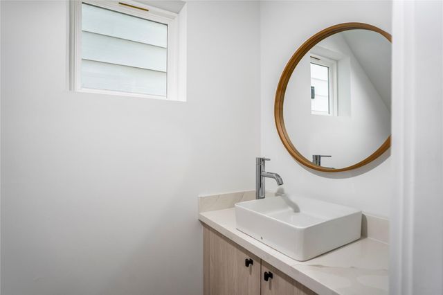 15000 S Richmond Street 3, Houston, TX 77082