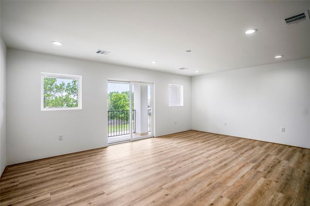 15000 S Richmond Street 3, Houston, TX 77082