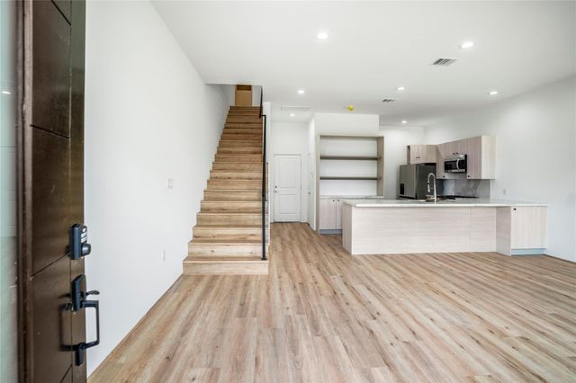 15000 S Richmond Street 3, Houston, TX 77082