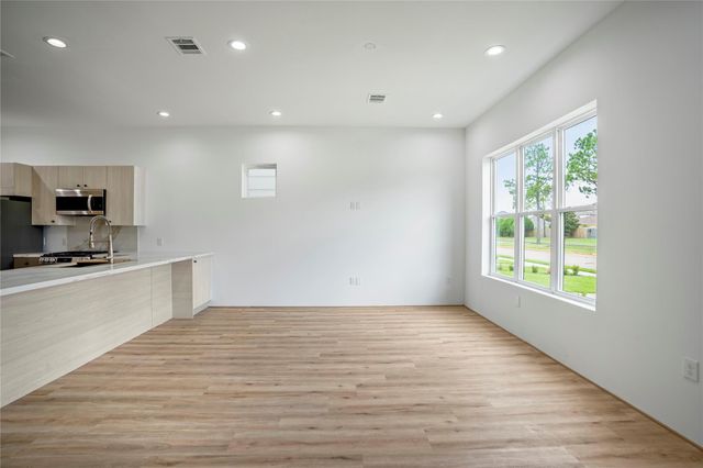 15000 S Richmond Street 3, Houston, TX 77082