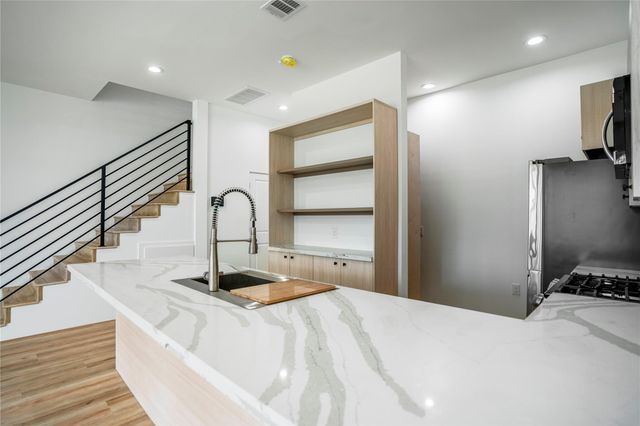 15000 S Richmond Street 3, Houston, TX 77082