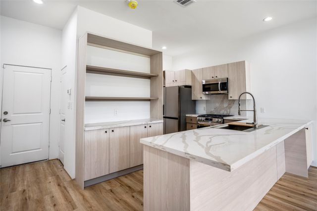 15000 S Richmond Street 3, Houston, TX 77082