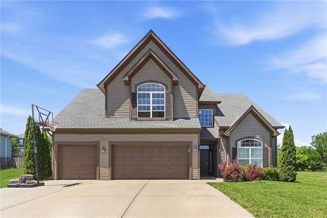 622 Johnston Parkway, Raymore, MO 64083