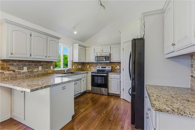 622 Johnston Parkway, Raymore, MO 64083
