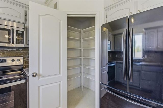 622 Johnston Parkway, Raymore, MO 64083