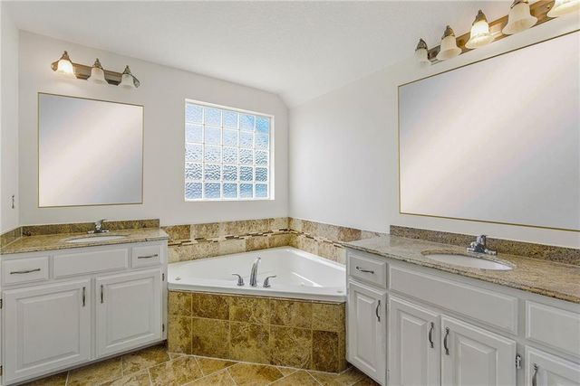 622 Johnston Parkway, Raymore, MO 64083